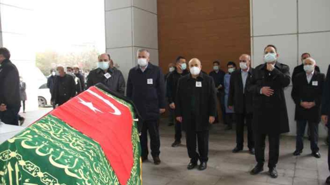 COVID-19'dan hayatını kaybeden hemşireye son görev