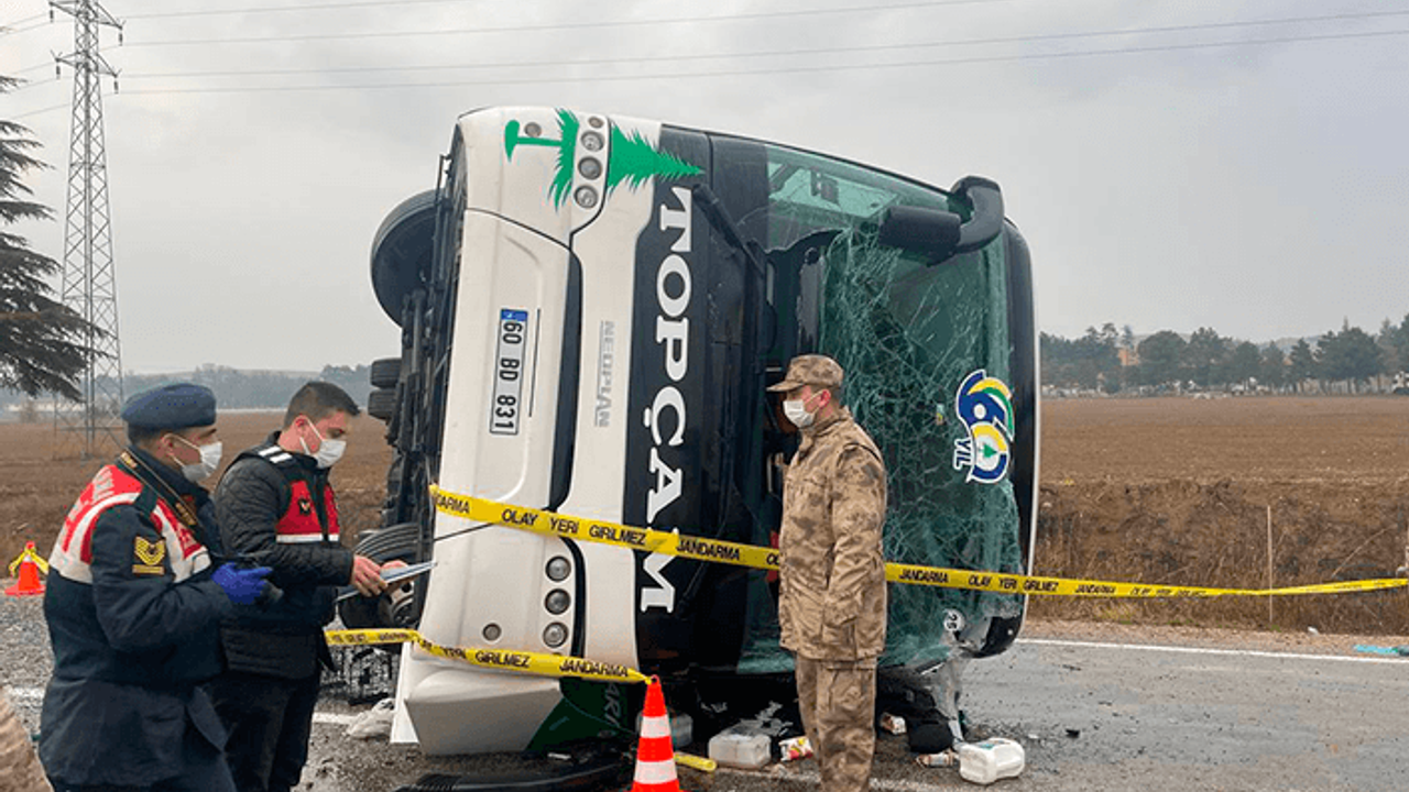 Amasya'da otobüs devrildi 2 ölü