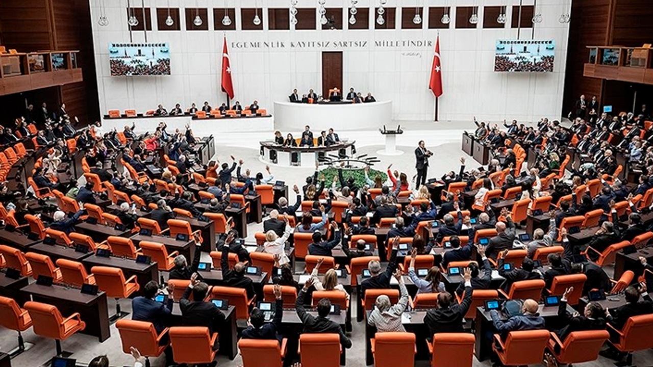 TBMM maaş artışı ve kanun teklifi için toplanıyor