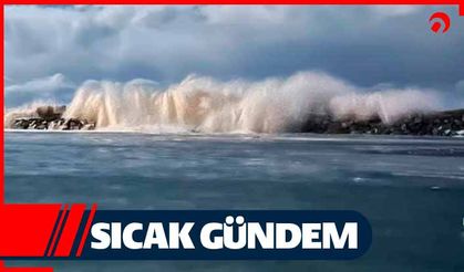 Karadeniz'de dev dalgalar yine yollara taştı