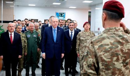 Cumhurbaşkanı Erdoğan iftarını 'bordo bereliler'le açtı