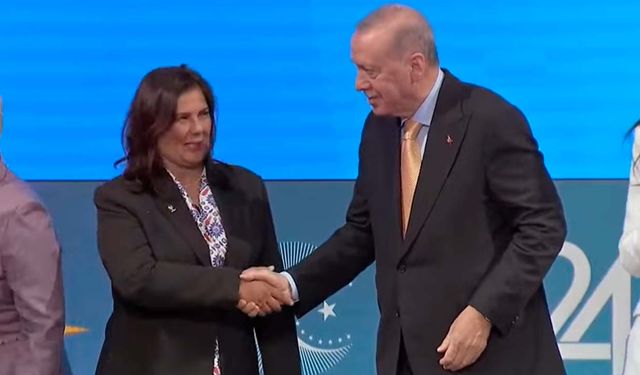 Eski CHP'li Özlem Çerçioğlu AK Parti saflarına katıldı