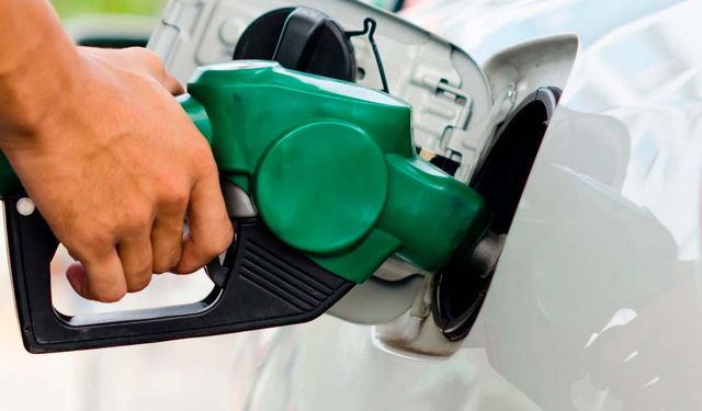 Benzinden sonra motorine fiyatına da zam geldi