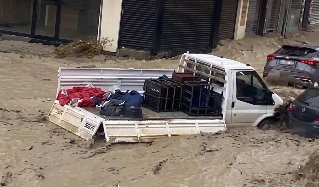 Samsun'un Havza ilçesindeki sel hayatı felç etti
