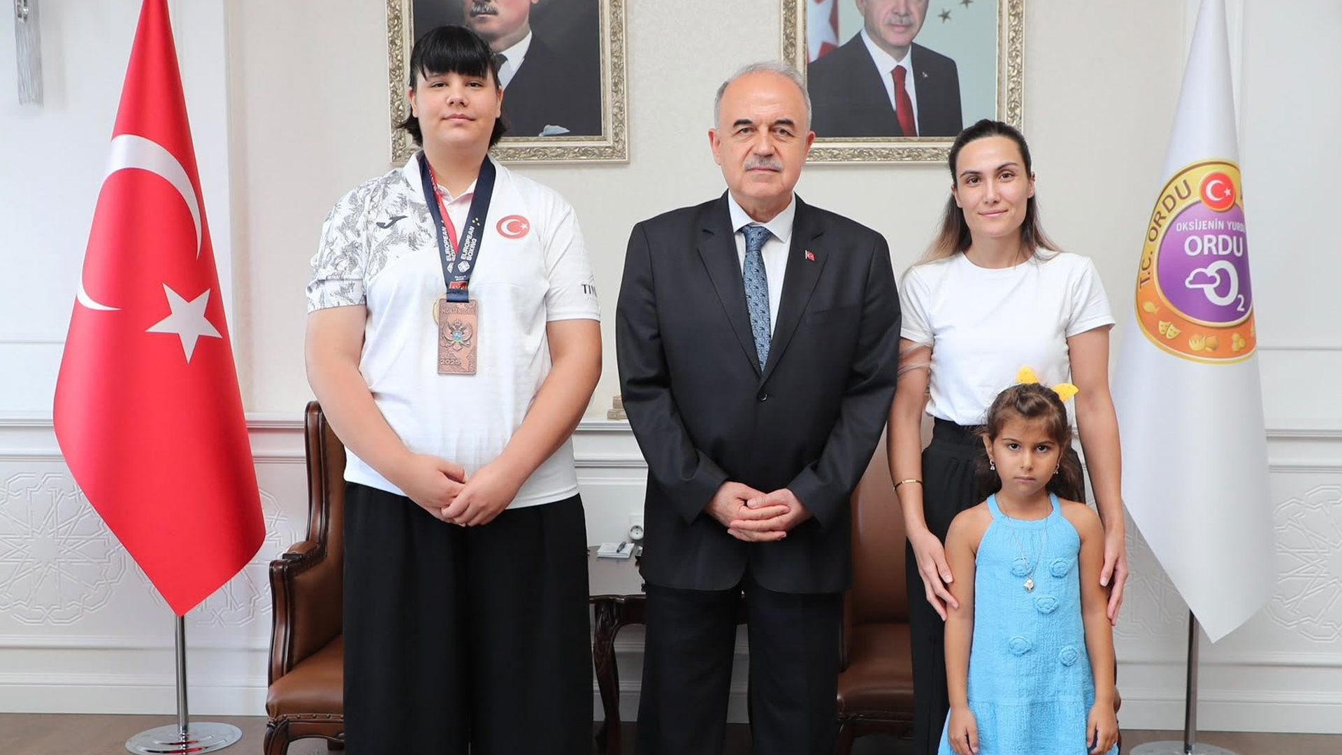Vali Erol Sampiyon Sporcuyu Tebrik Etti 1C